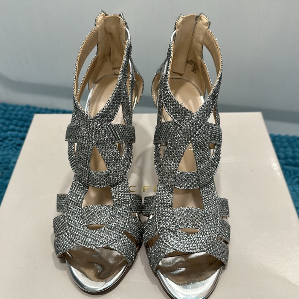 Heels - Picture 2 of 3